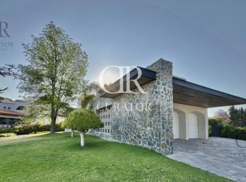 Casa · 730m² · 4 Recámaras · 4 Estacionamientos · Casa en Venta en El Campanario, Querétaro.