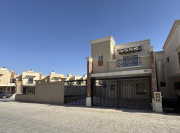 Casa · 198m² · 3 Recámaras · 3 Estacionamientos · Casa con Terreno Excedente en Residencial Venecia Qavalta Pachuca