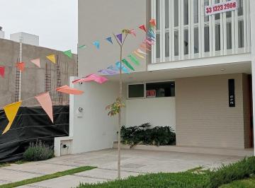 Casa · 202m² · 4 Recámaras · 4 Estacionamientos · Casa a La Venta en Paraje Las Grullas