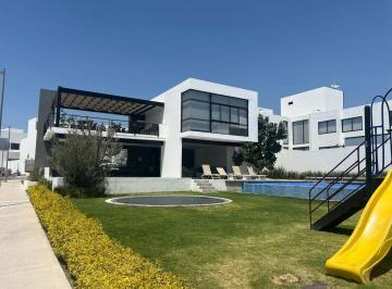 Casa en condominio · 117m² · 3 Recámaras · 2 Estacionamientos · Rento Casa Nueva en Zakia