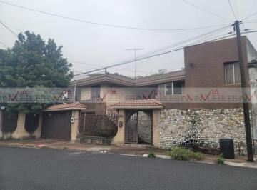 Casa · 376m² · 4 Recámaras · 4 Estacionamientos · Casa en Venta en Monterrey