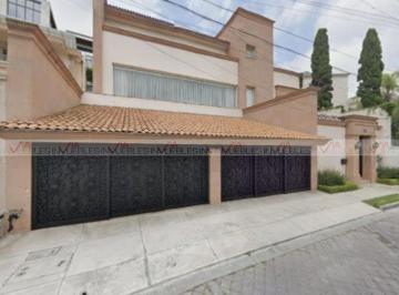Casa · 715m² · 4 Recámaras · 4 Estacionamientos · Casa en Venta en San Pedro Garza García