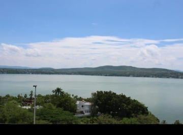 Casa · 240m² · 3 Recámaras · 2 Estacionamientos · Casa en Fraccionamiento Colinas del Lago, Tequesquitengo Morelos