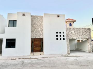 Casa · 200m² · 3 Recámaras · 2 Estacionamientos · Casa en Venta Montecarlo Residencial