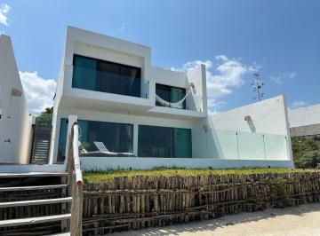 Casa de 3 habitaciones, Telchac Puerto · Casa en Venta Amueblada en Primera Fila en La Playa de Chabihau