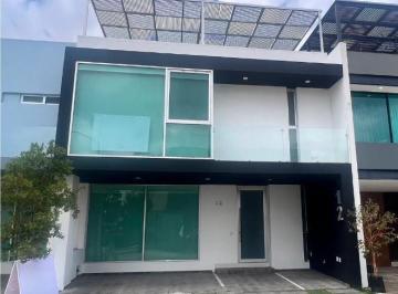 Casa · 201m² · 3 Recámaras · 3 Estacionamientos · Casa en Venta