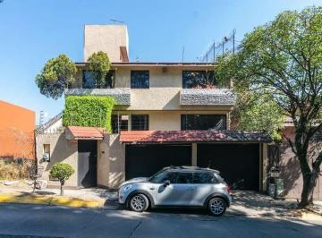 Casa · 250m² · 4 Recámaras · 6 Estacionamientos · Casa en Venta en Huixquilucan