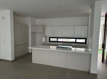Casa de 3 habitaciones, García · Moderna Casa en Renta en Cumbres Peninsula