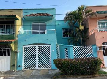 Casa de 3 habitaciones, Coatzacoalcos · Casa en Venta 3 Recamaras Colonia Puerto Mexico (Se Aceptan Todos Los Créditos)