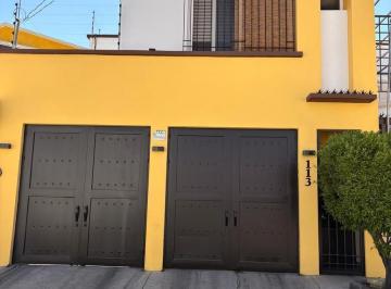 Casa · 135m² · 4 Recámaras · 2 Estacionamientos · Casa en Venta