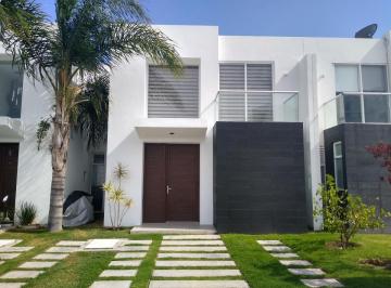 Casa de 3 habitaciones, Querétaro · *renta Casa El Refugio* con Jardín y Amenidades