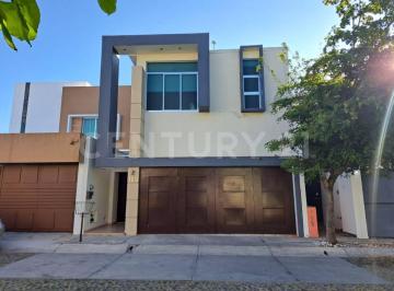 Casa · 312m² · 3 Recámaras · 2 Estacionamientos · Se Renta Casa en Residencial Esmeralda Norte