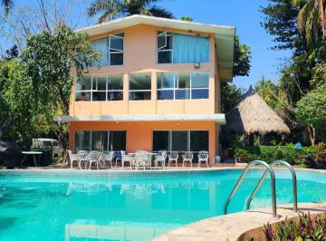 Casa · 362m² · 7 Recámaras · 6 Estacionamientos · Casa en Venta en Granjas Mérida, Temixco, Morelos, con Alberca