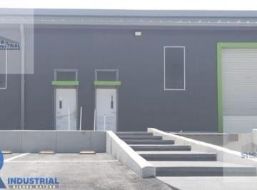 Bodega comercial · 315m² · 5 Estacionamientos · Bodega en Renta en Santa Catarina