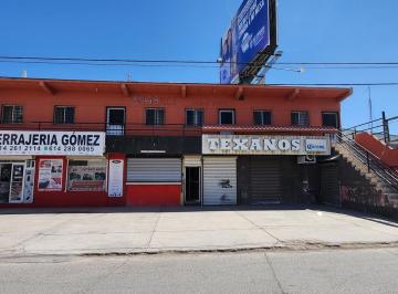 Local comercial · 150m² · 4 Estacionamientos · Local en Revolución