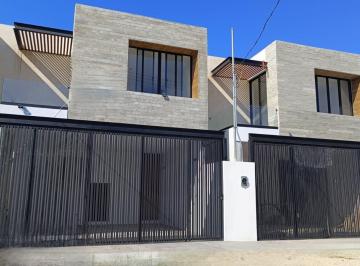 Casa · 230m² · 3 Recámaras · 2 Estacionamientos · Casa en Venta en Temozón Norte Mérida