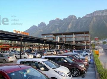Local comercial · 82m² · Local en Renta en Av Puerta de Hierro, Monterrey Nl.