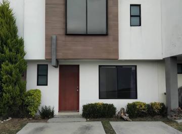 Casa · 172m² · 3 Recámaras · 2 Estacionamientos · Casa en Venta en Celaya, Alteza Residencial por Av Camino San Jose de Gto. con Alberca, Billar