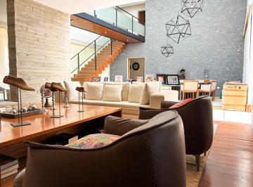 Casa · 700m² · 3 Recámaras · 3 Estacionamientos · Casa en Venta Frente Al Campo de Golf en Juriquilla