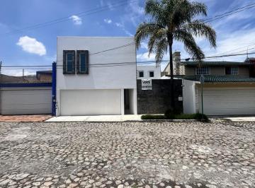 Casa · 468m² · 3 Recámaras · 2 Estacionamientos · Casa en Venta en El Fraccionamiento Santa Cruz Guadalupe