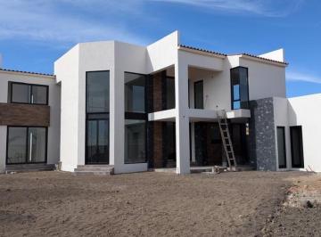 Casa · 496m² · 4 Recámaras · 5 Estacionamientos · Casa en Venta - (4)