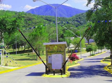 Casa · 250m² · 3 Recámaras · 2 Estacionamientos · Casa en Venta Cumbres de Santiago