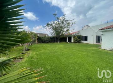 Casa · 300m² · 3 Recámaras · 3 Estacionamientos · Venta de Casa en Jardines del Lago en Aguascalientes