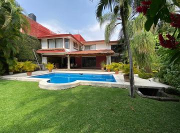 Casa de 5 habitaciones, Cuernavaca · Amplia Casa en Venta Zona Arbolada Jardines de Cuernavaca