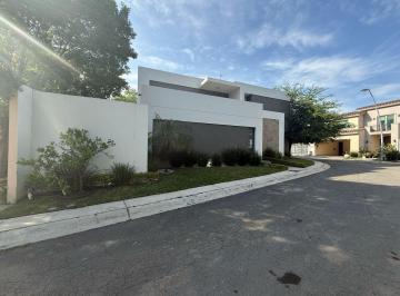 Casa de 4 habitaciones, Monterrey · Hermosa Casa en Venta Carolco!