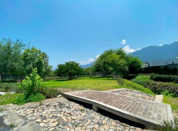 Casa · 350m² · 3 Recámaras · 4 Estacionamientos · Casa en Venta en Castaños del Vergel, Carretera Nacional