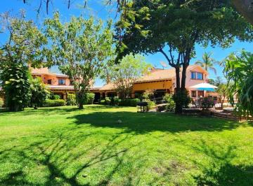 Casa · 936m² · 5 Recámaras · 6 Estacionamientos · Casa en Venta en Granjas Mérida, Temixco, Morelos