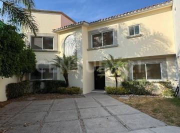 Casa · 295m² · Casa en Venta Fraccionamiento Las Alamedas Celaya, Guanajuato