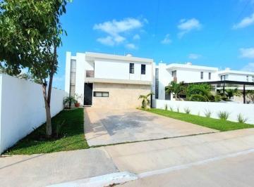 Fachada Principal · Casa en Venta en Dzityá, Mérida