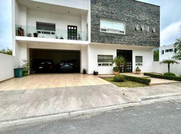 Casa · 960m² · 6 Recámaras · 4 Estacionamientos · Casa Contemporanea en Venta en Valle Alto Privada Exclusiva