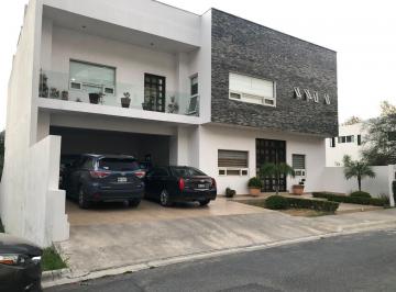 Casa · 960m² · 6 Recámaras · 4 Estacionamientos · Hermosa Casa en Venta en Flor de Piedra | Amplios Espacios y Excelente Ubicacion