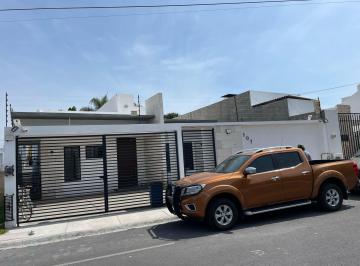 Casa de 3 habitaciones, Querétaro · Casa en Venta, con Alberca en Privada Juriquilla.