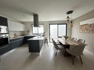 Casa · 209m² · 3 Recámaras · 2 Estacionamientos · Casa en Dominio Cumbres en Venta