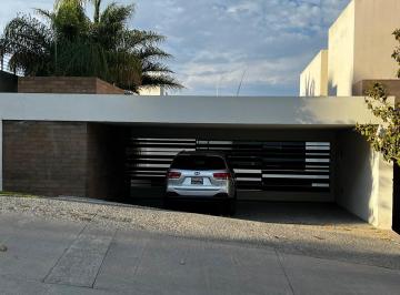 Casa · 326m² · 3 Recámaras · 2 Estacionamientos · Casa en Venta en Privadas del Pedregal II, San Luis Potosí