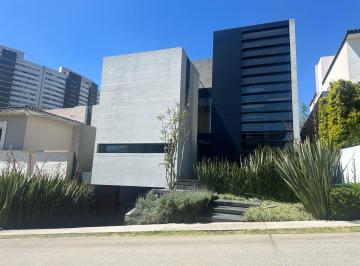 Casa en condominio · 680m² · 3 Recámaras · 6 Estacionamientos · Venta de Casa en Condominio en Cumbres de Santa Fe!