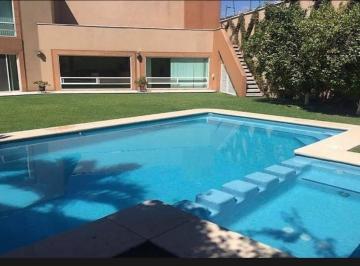 Casa · 1180m² · 5 Recámaras · 6 Estacionamientos · Venta de Casa en Vista Hermosa, Cuernavaca!