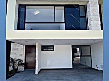 Casa · 318m² · 4 Recámaras · 2 Estacionamientos · Venta de Casa Enfrente a Sonata, Lomas de Angelopolis