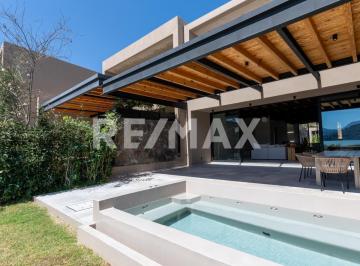 Casa en condominio · 291m² · 4 Recámaras · 2 Estacionamientos · Casa en Condominio en Renta - (4)