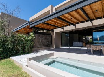 Casa en condominio · 291m² · 4 Recámaras · 2 Estacionamientos · Casa en Condominio en Renta - (4)