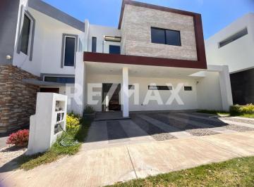 Casa · 222m² · 4 Recámaras · 2 Estacionamientos · Casa en Venta en Arbolada - (4)
