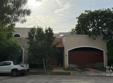 Casa de 4 habitaciones, Mérida · Casa en Country Club con 4 Recámaras, La Principal en Pb