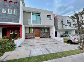Casa en condominio de 4 habitaciones, Zapopan · Casa de 4 Recámaras en Renta en La Cima