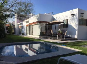 Casa de 4 habitaciones, Aguascalientes · Casa en Venta en Aguascalientes Norte en La Herradura con Alberca