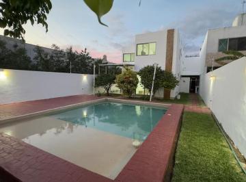 Casa · 264m² · 3 Recámaras · 4 Estacionamientos · Casa Residencial en Venta en Mérida