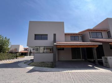Casa de 3 habitaciones, Corregidora · Hermosa Residencia en Venta en Balvanera, Esquina, Exclusividad y Lujo.