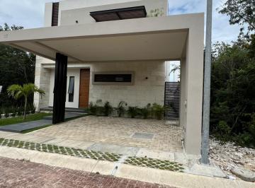 Casa de 4 habitaciones, Benito Juárez · Casa con 315 m² Superficie de Terreno, 4 Recámaras en Venta en Cancún